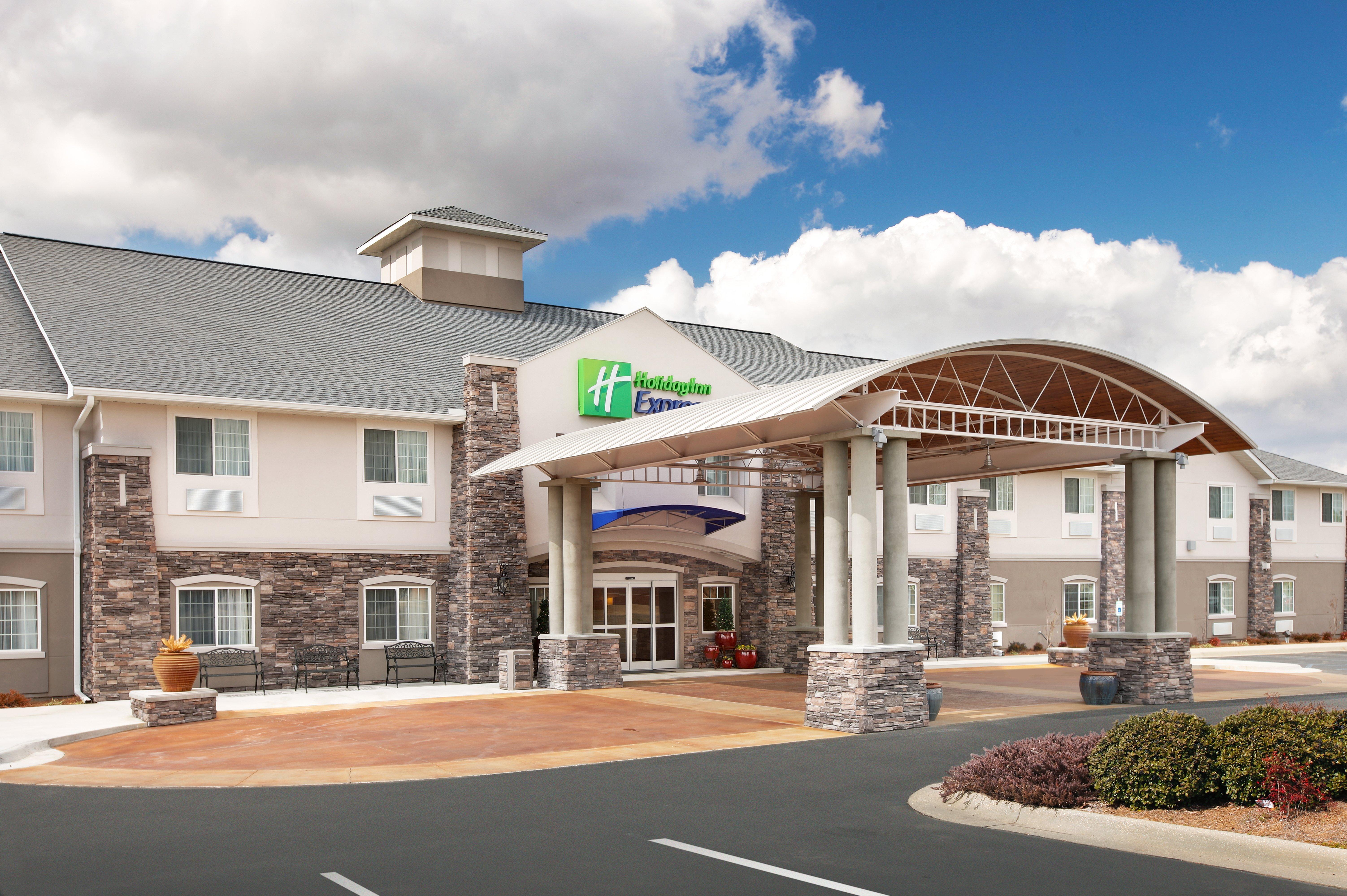 Holiday Inn Express Monticello By Ihg Exterior photo